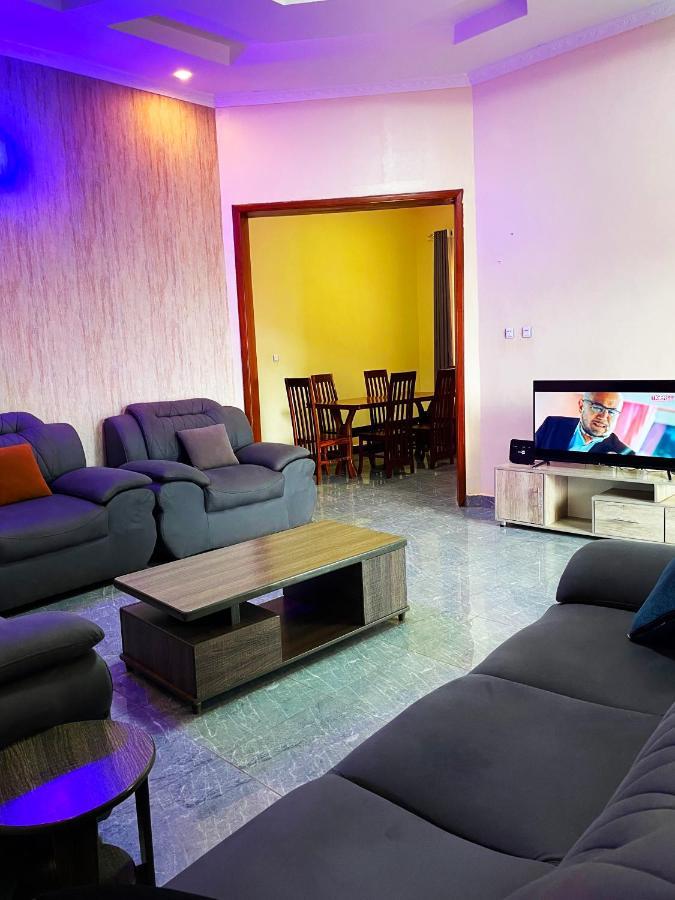 Zeo Airbnb - Cheap Apartment In คิกาลี ภายนอก รูปภาพ