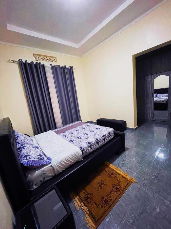 Zeo Airbnb - Cheap Apartment In คิกาลี ภายนอก รูปภาพ