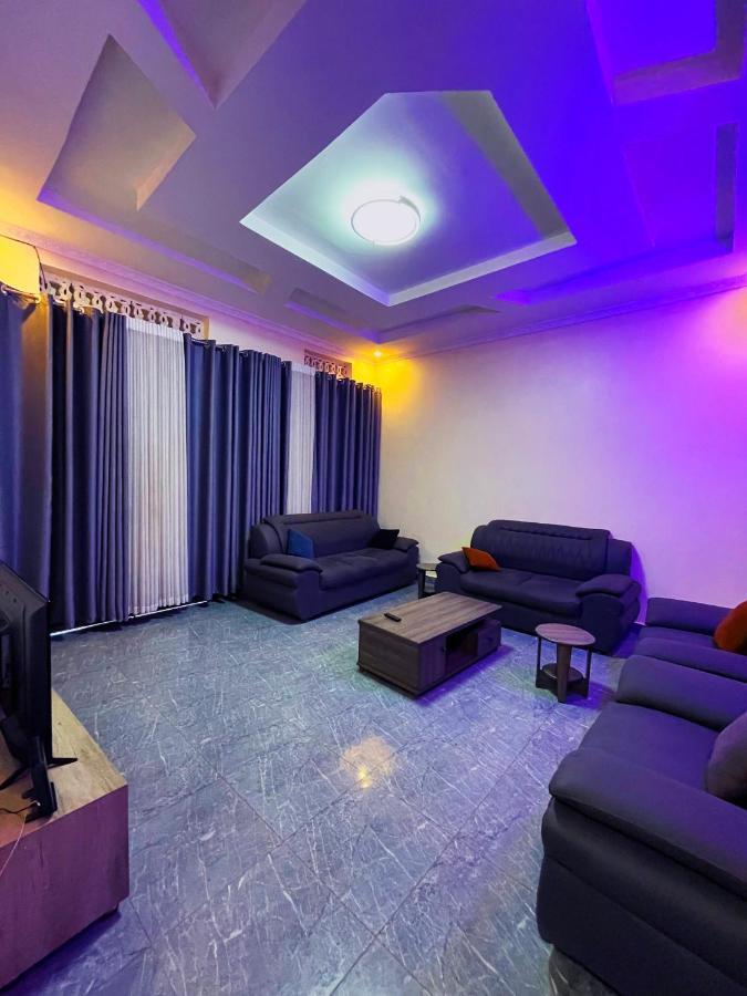 Zeo Airbnb - Cheap Apartment In คิกาลี ภายนอก รูปภาพ