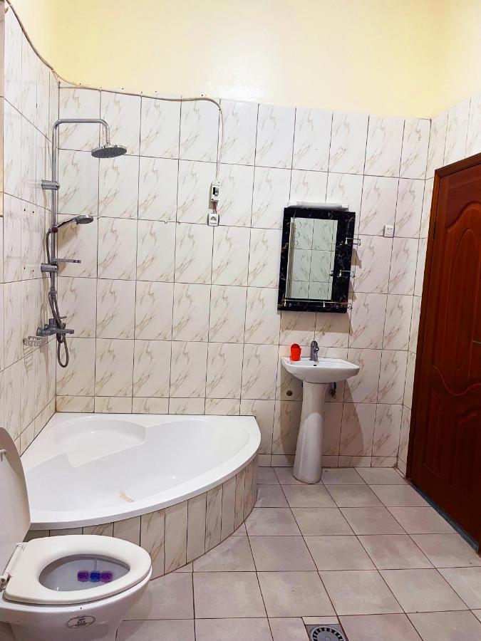 Zeo Airbnb - Cheap Apartment In คิกาลี ภายนอก รูปภาพ